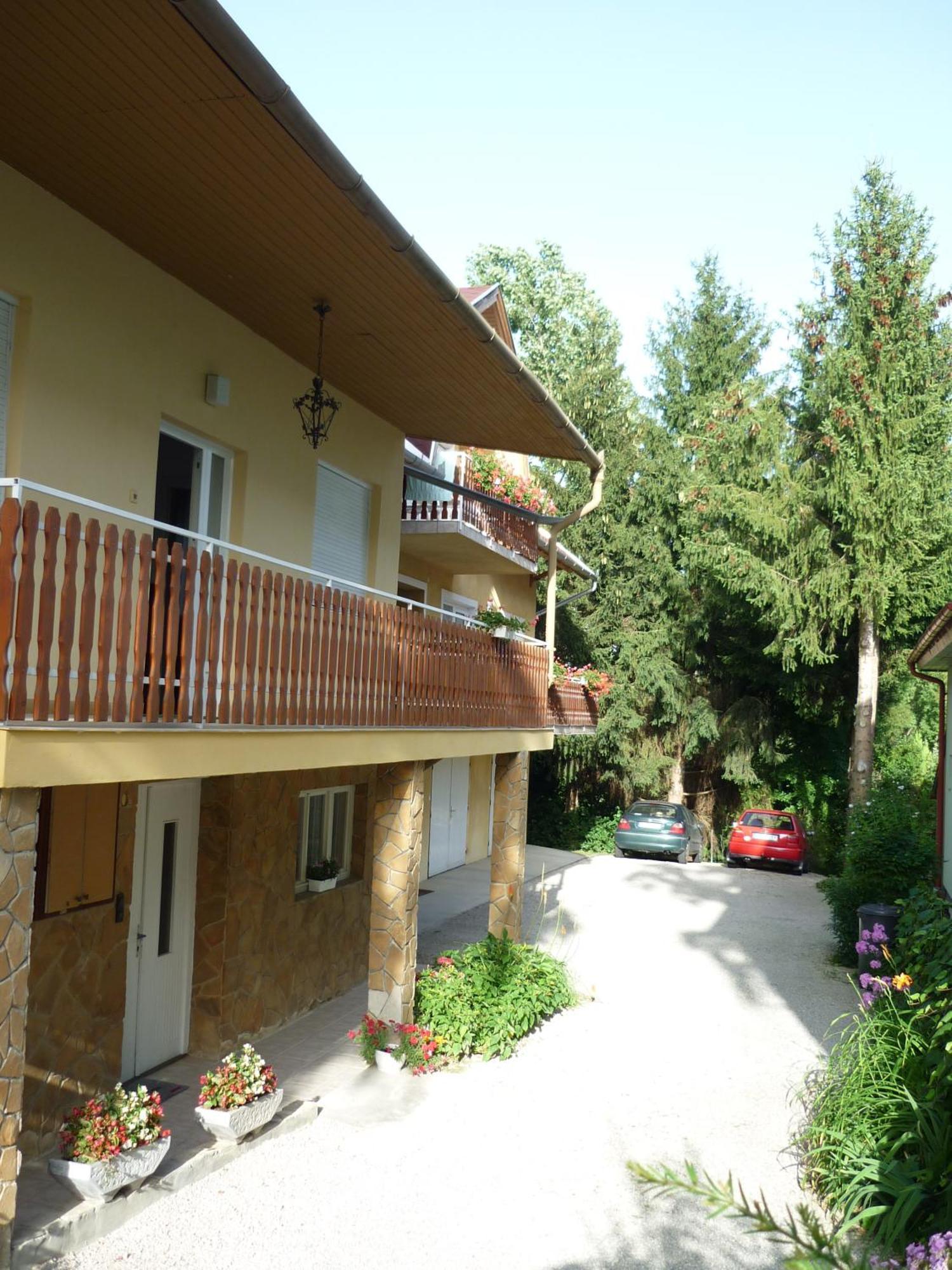 Attila Apartmanhaz Hotel Hévíz Buitenkant foto