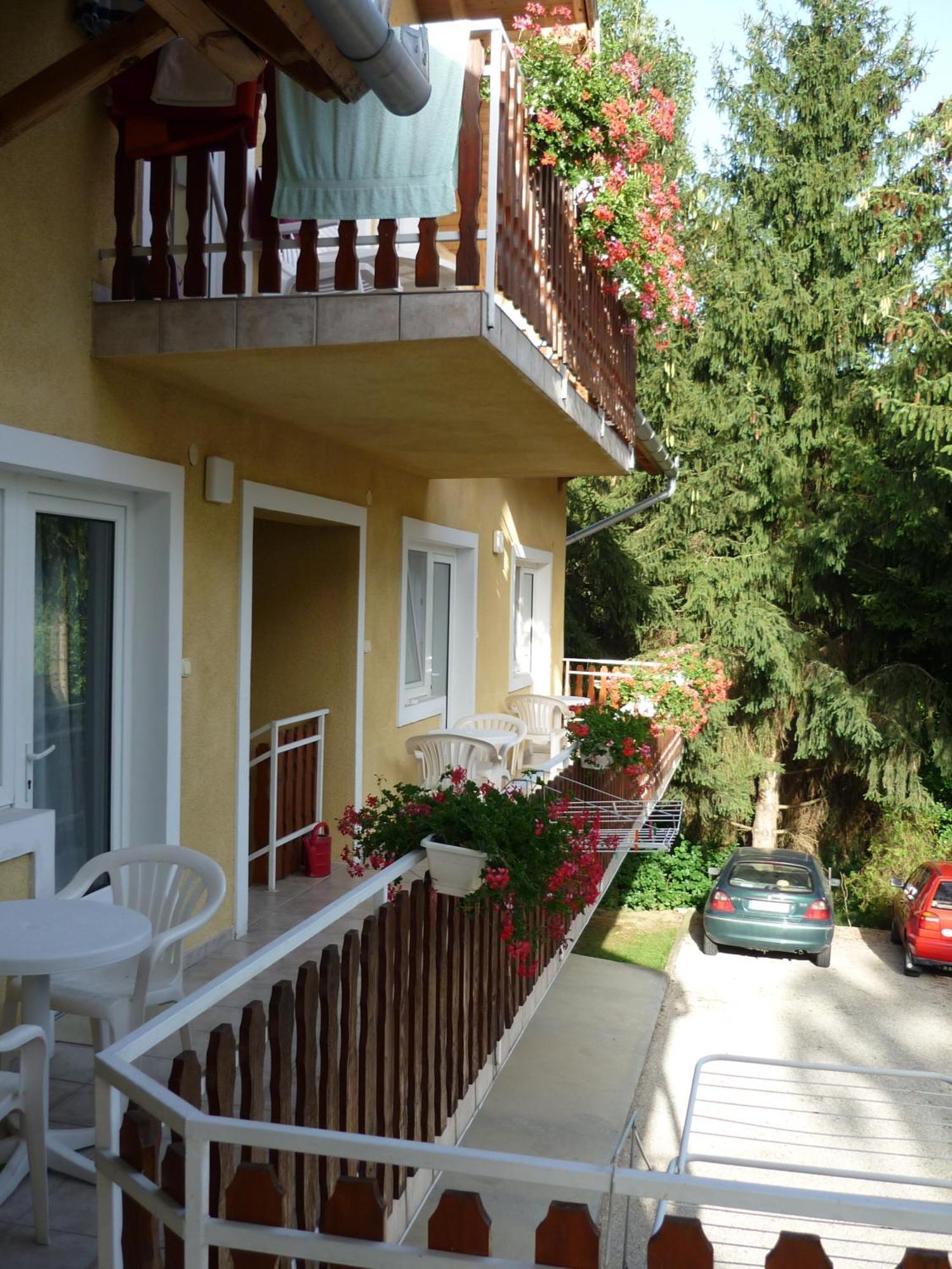 Attila Apartmanhaz Hotel Hévíz Buitenkant foto