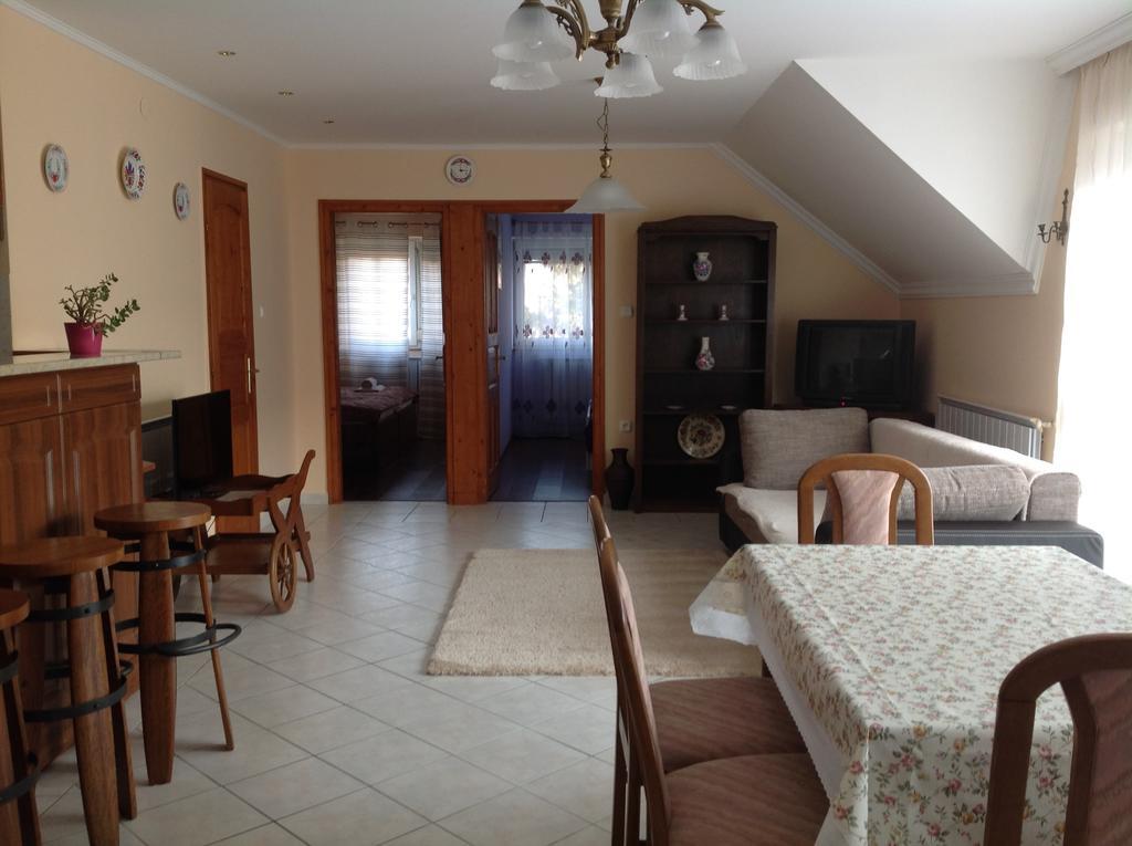 Attila Apartmanhaz Hotel Hévíz Kamer foto