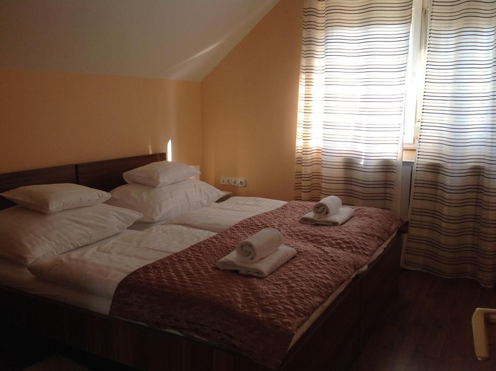 Attila Apartmanhaz Hotel Hévíz Kamer foto
