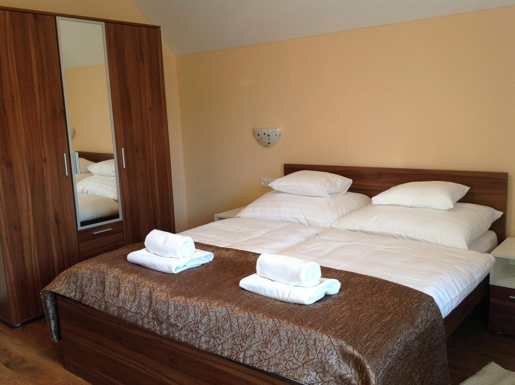 Attila Apartmanhaz Hotel Hévíz Kamer foto