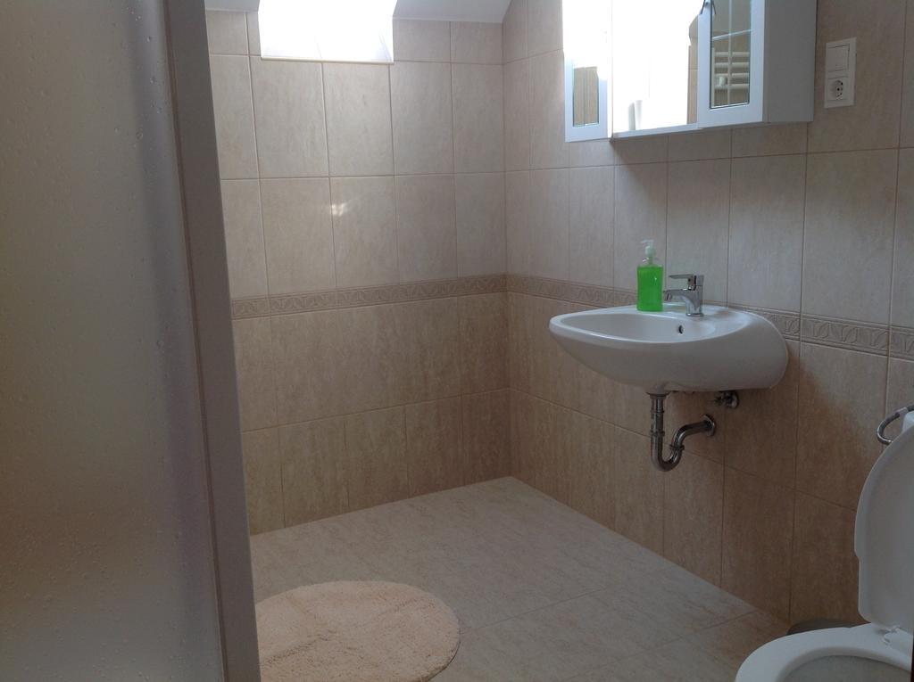 Attila Apartmanhaz Hotel Hévíz Kamer foto