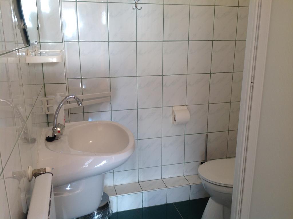Attila Apartmanhaz Hotel Hévíz Buitenkant foto