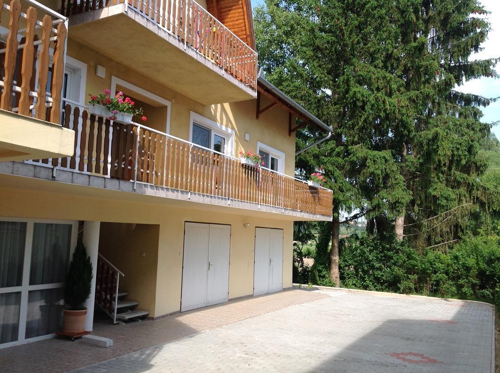 Attila Apartmanhaz Hotel Hévíz Buitenkant foto