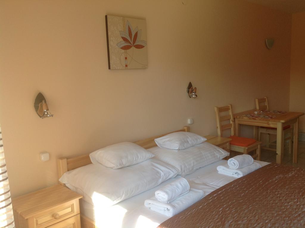 Attila Apartmanhaz Hotel Hévíz Buitenkant foto