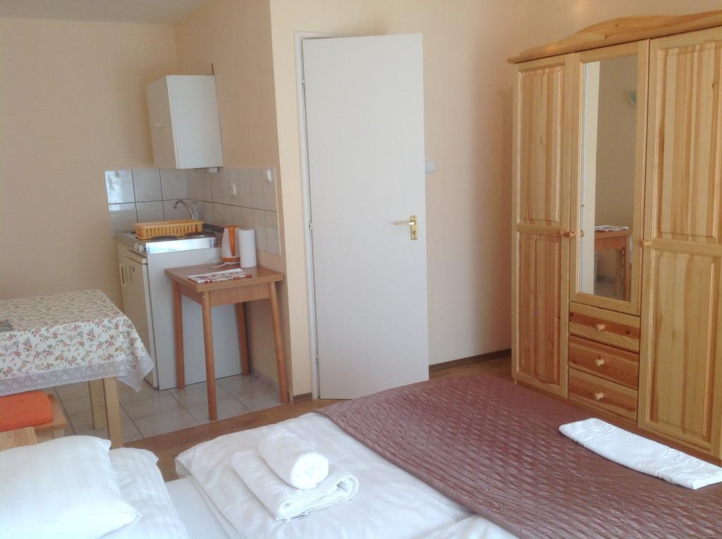 Attila Apartmanhaz Hotel Hévíz Buitenkant foto